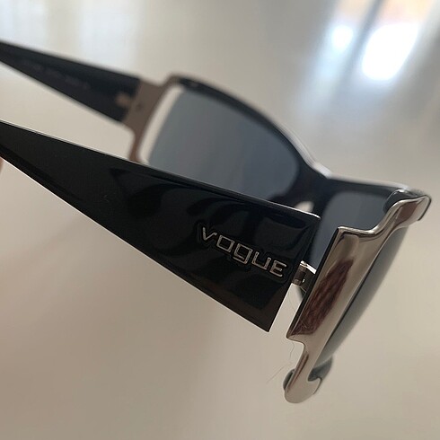 Vogue Orijinal Vogue güneş gözlüğü