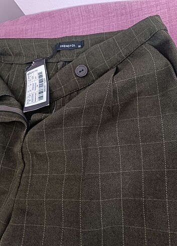 Trendyol & Milla Haki çizgili kumaş pantolon