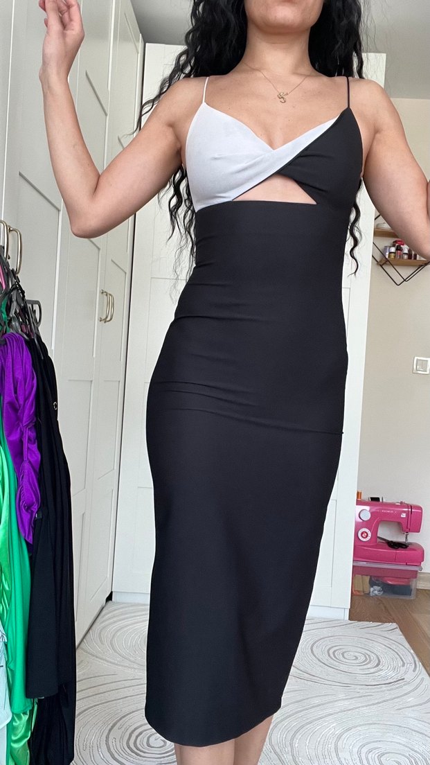 Siyah V Yaka Drapeli Midi Elbise - Görsel 3