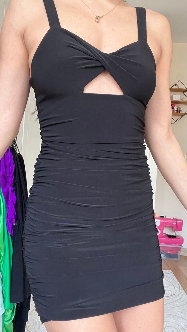 Siyah V Yaka Mini Elbise - Görsel 4