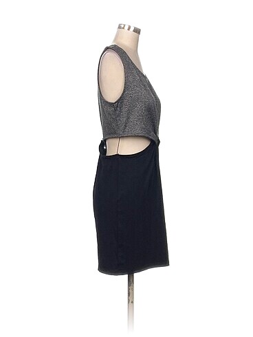 H&M H&M Kısa Elbise %70 İndirimli.