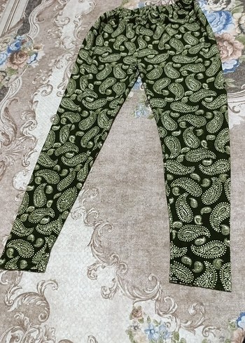 Diğer Siklik Ve Rahatlik Siyah Pembe Paisley Desenli Pantolon