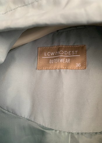 Kadın Yağmurluk Kapüşonlu 36 beden LC Waikiki - Görsel 6