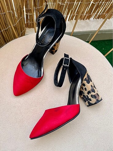 Kırmızı ve Leopar Desenli Topuklu Ayakkabı