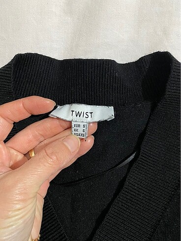 Twist v yaka triko