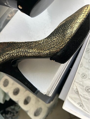 37,5 Beden altın Renk Ninewest marka abiye ayakkabı
