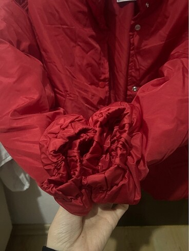 xs Beden kırmızı Renk Bershka şişme mont