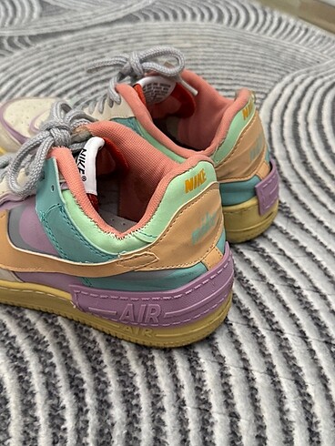 37 Beden renkli nike ayakkabı