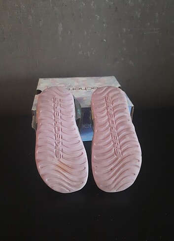 25 Beden Skechers kiz sandalet