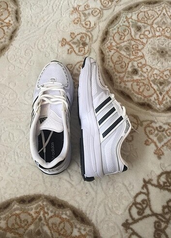 42 Beden beyaz Renk Adidas beyaz spor ayakkabı 