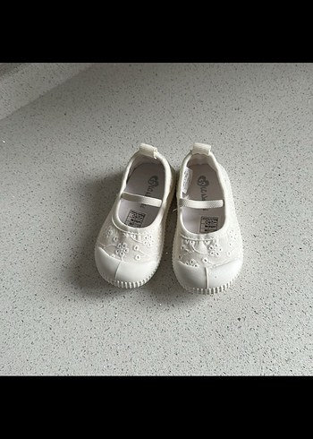 Kız Çocuk Beyaz Nakışlı Babet Ayakkabı - Görsel 2