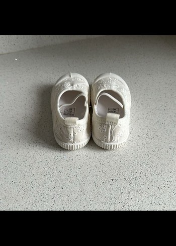 Kız Çocuk Beyaz Nakışlı Babet Ayakkabı - Görsel 3