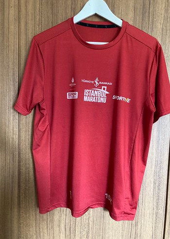 Kırmızı Spor Erkek Tişörtü İstanbul Maratonu