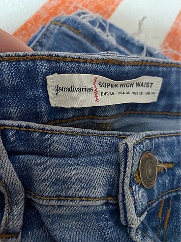 Stradivarius Yırtmaçlı kot pantolon