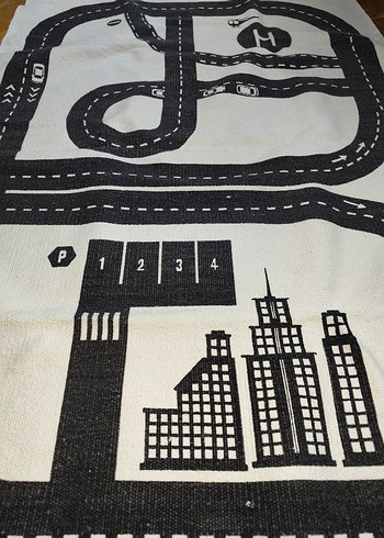 Siyah Beyaz Çocuk Kilimi Şehir Desenli - Görsel 3