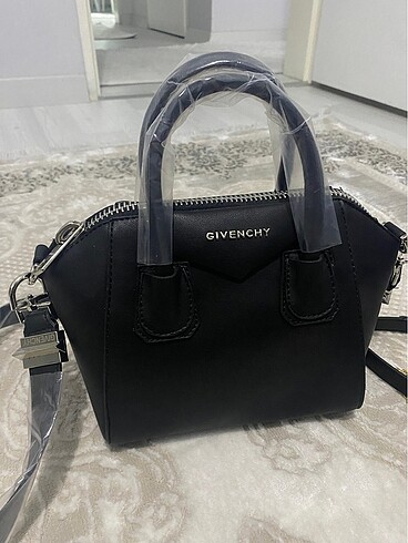 GIVENCHY Çanta