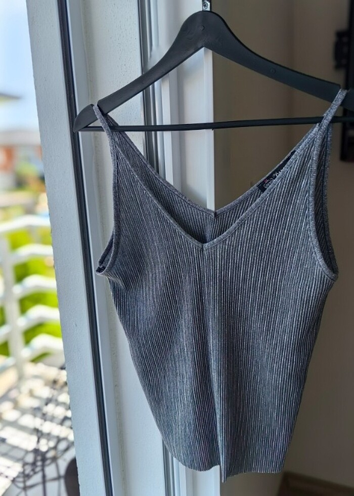 Gri Simli askılı bluz - Görsel 3