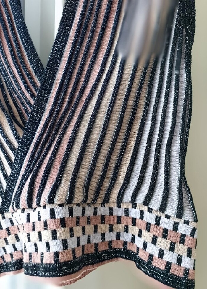 Milla renkli v yaka bluz - Görsel 4