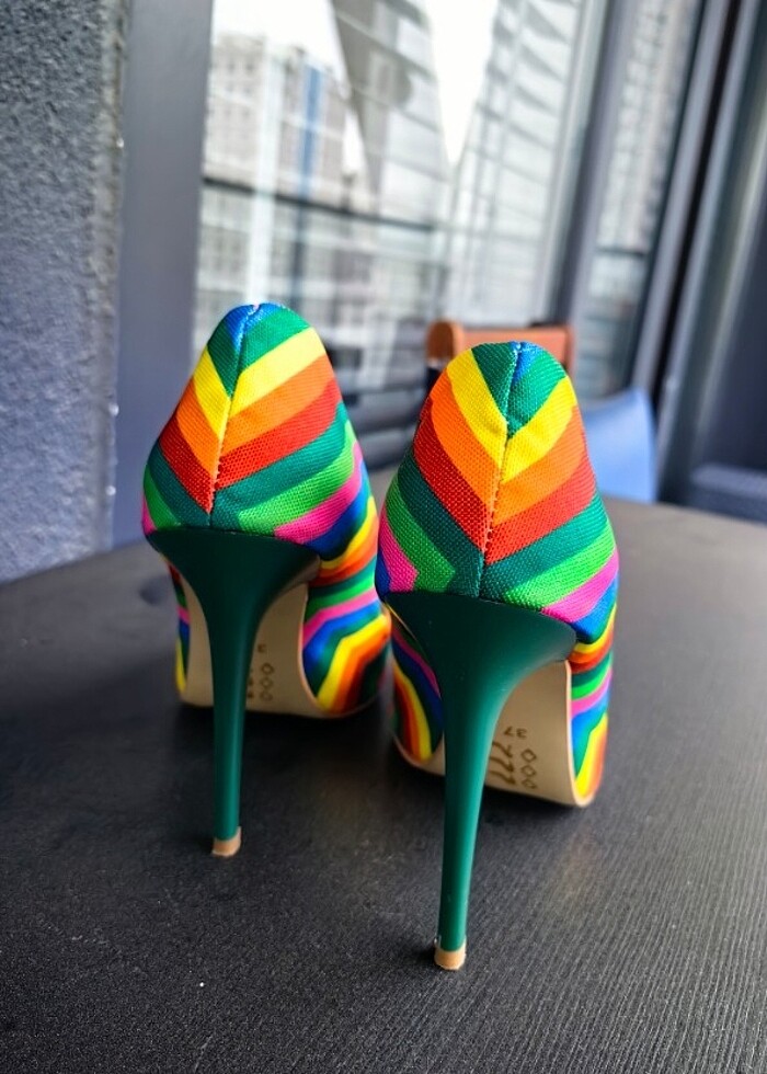Renkli topuklu ayakkabı  - Görsel 3