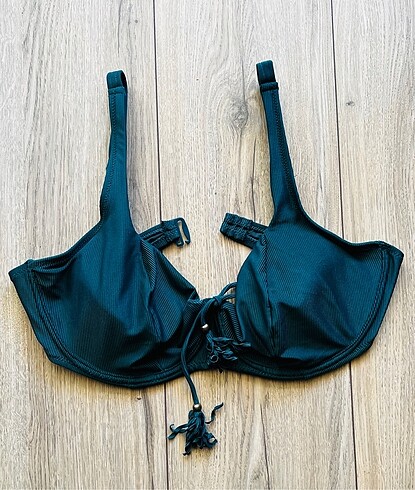 Balenli yeşil penti bikini üst