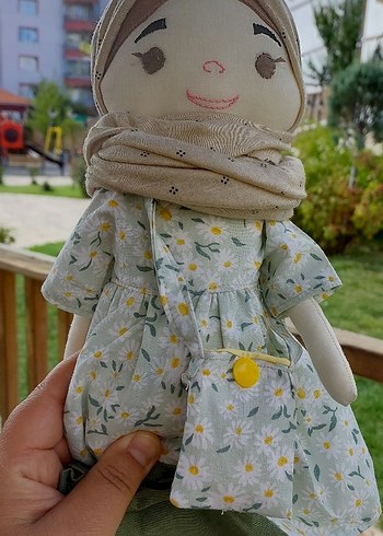 Gri Pastel Tonlarda Bez Bebek . küçük cantasi ve 1 yedek kıyafet - Görsel 3