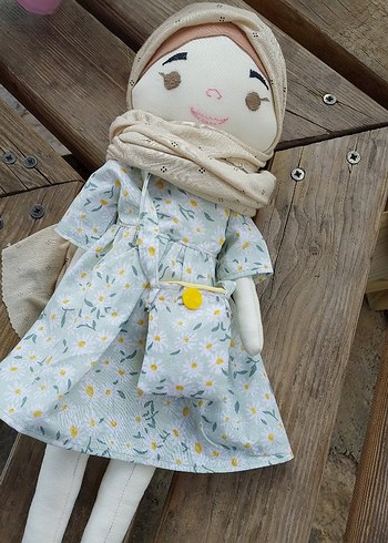 Gri Pastel Tonlarda Bez Bebek . küçük cantasi ve 1 yedek kıyafet - Görsel 4