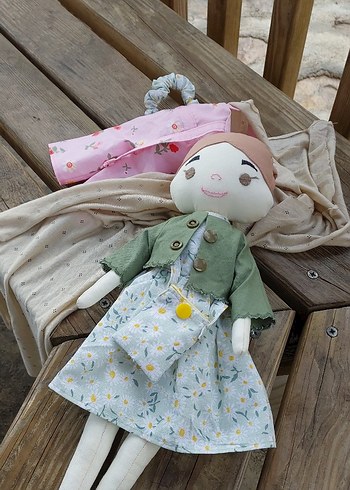 Gri Pastel Tonlarda Bez Bebek . küçük cantasi ve 1 yedek kıyafet - Görsel 7