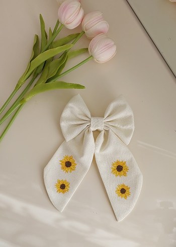 Ayçiçeği Desenli Beyaz Fiyonk Saç Aksesuarı - Görsel 2