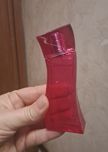 Kadın Parfümü Kırmızı Şişede bb - Görsel 2