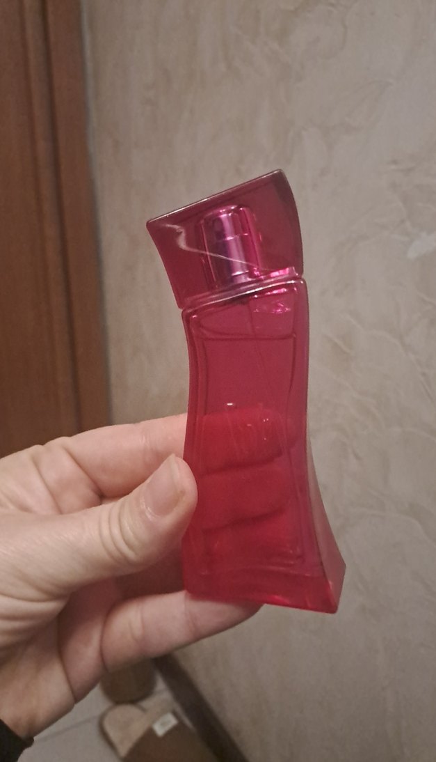 Kadın Parfümü Kırmızı Şişede bb - Görsel 2