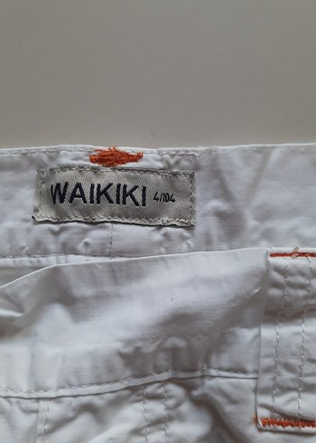 4 Yaş Beden Düğmeli Beyaz Nakışlı Erkek Şort