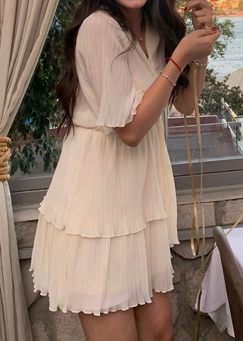 Zara Krem Rengi Zara Mini Pileli Kuşaklı Elbise