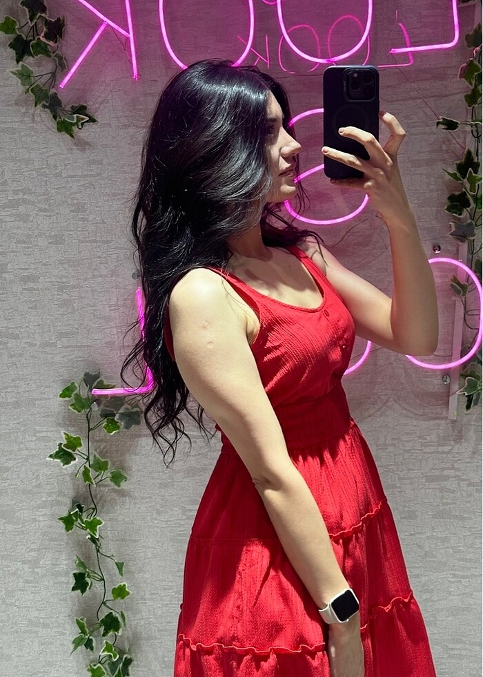 Kırmızı elbise - Görsel 2