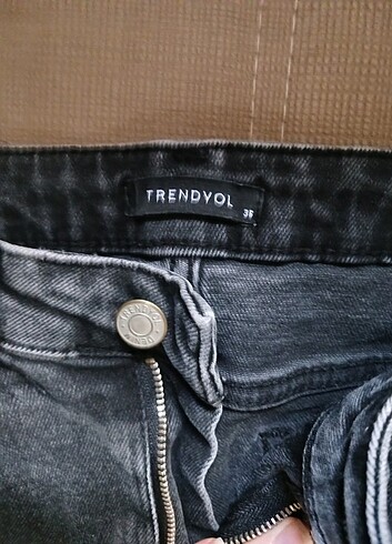 Trendyol & Milla Siyah mom jean