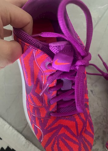 Nike Renkli Bağcıklı Kadın Spor Ayakkabı