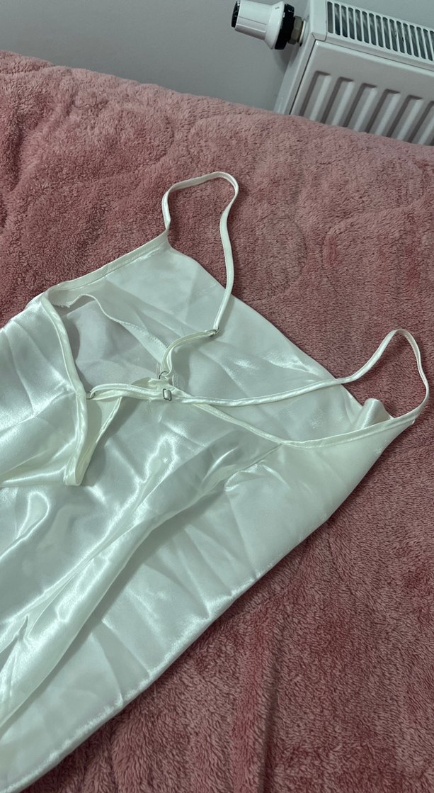 Beyaz saten mını elbıse - Görsel 2