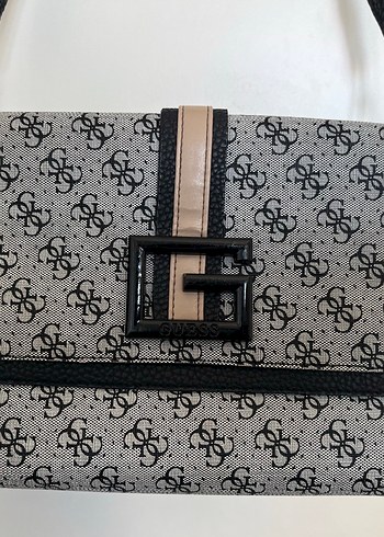 Guess Siyah Beyaz Monogramli Sik Canta