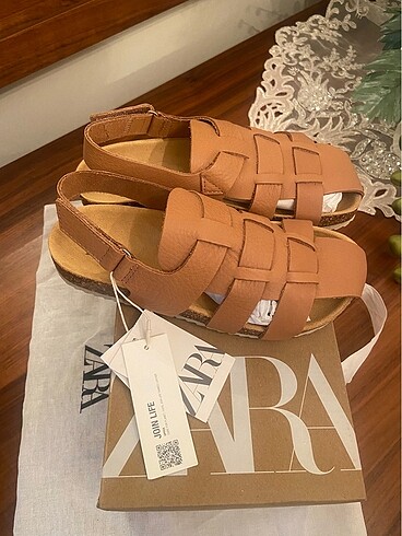 Zara 0 deri sandalet