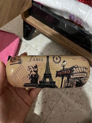 Paris?ten gözlük kabı