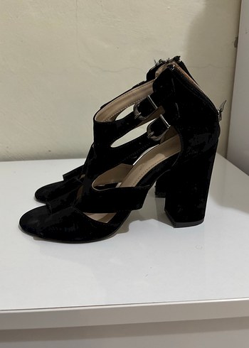 Diğer Siyah Süet Tokalı Stiletto Topuklu Kadın Ayakkabı