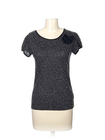 Zara T-shirt %70 İndirimli.