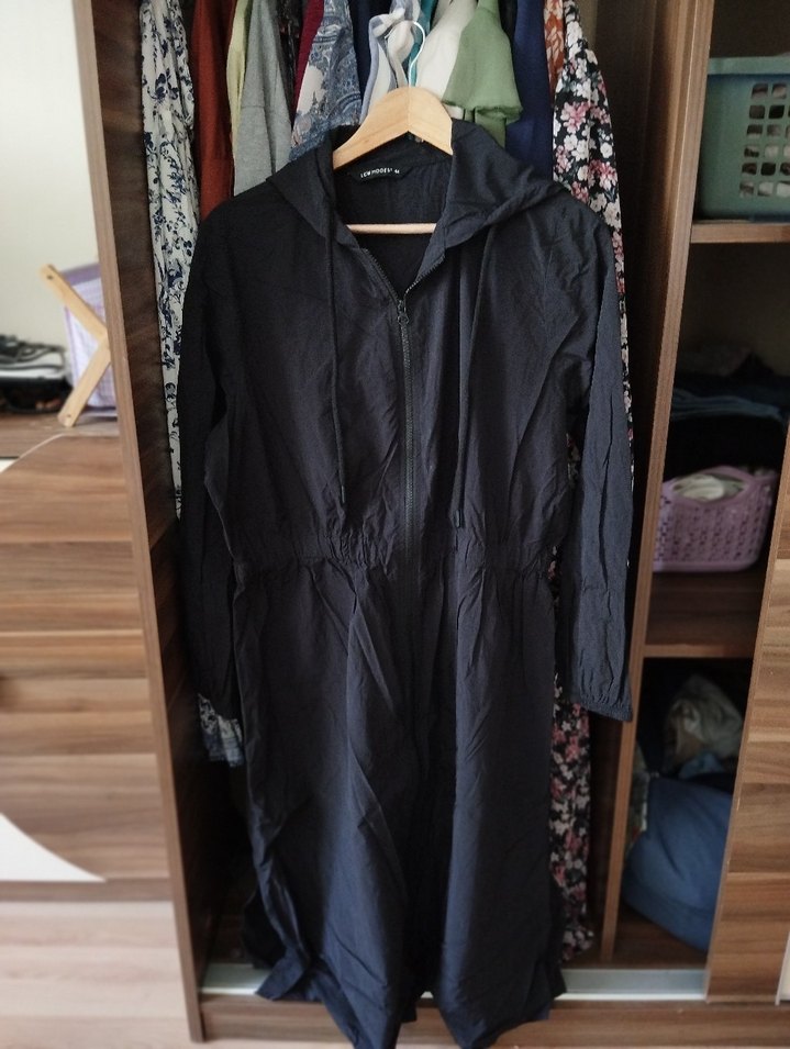 Siyah Fermuarlı Yağmurluk - Görsel 4