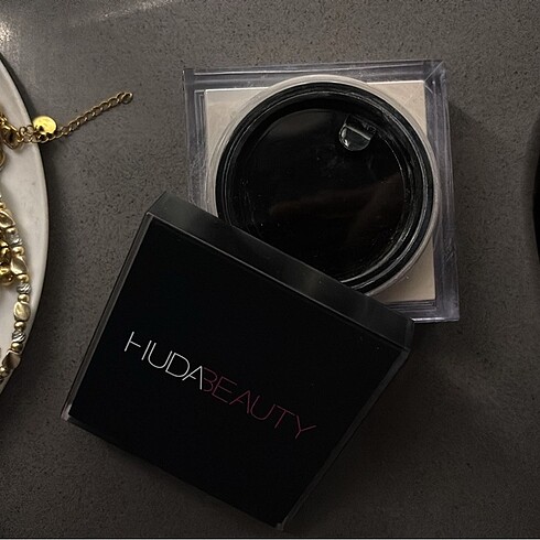 Huda Beauty Huda Beauty Pudra