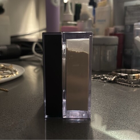 xs Beden Huda Beauty Pudra