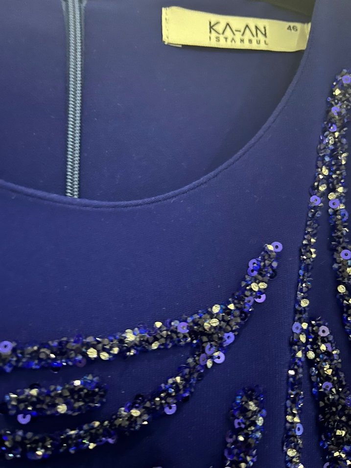 Mavi Nakışlı Uzun Drapeli Kadın Elbise - Görsel 4