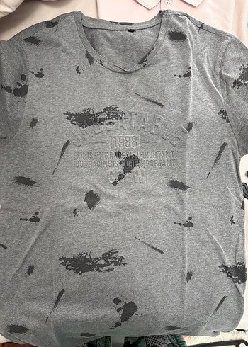 Farklı marka 4 adet toplu tişörtler - Görsel 2