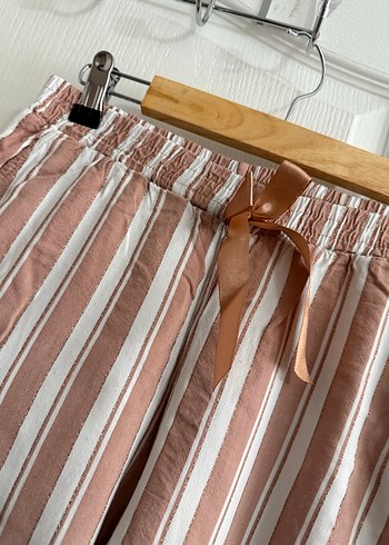 Bej V Yakalı Kadın Tişört - Görsel 4