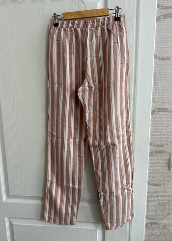 Bej V Yakalı Kadın Tişört - Görsel 5