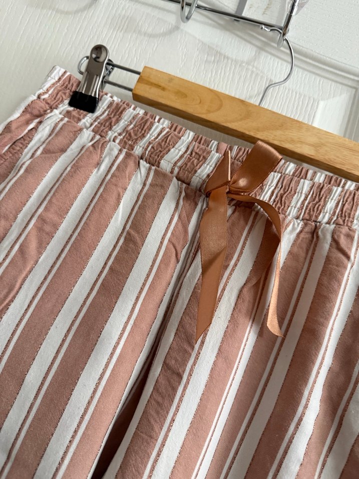 Bej V Yakalı Kadın Tişört - Görsel 4