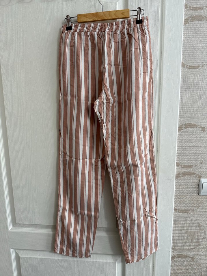 Bej V Yakalı Kadın Tişört - Görsel 5